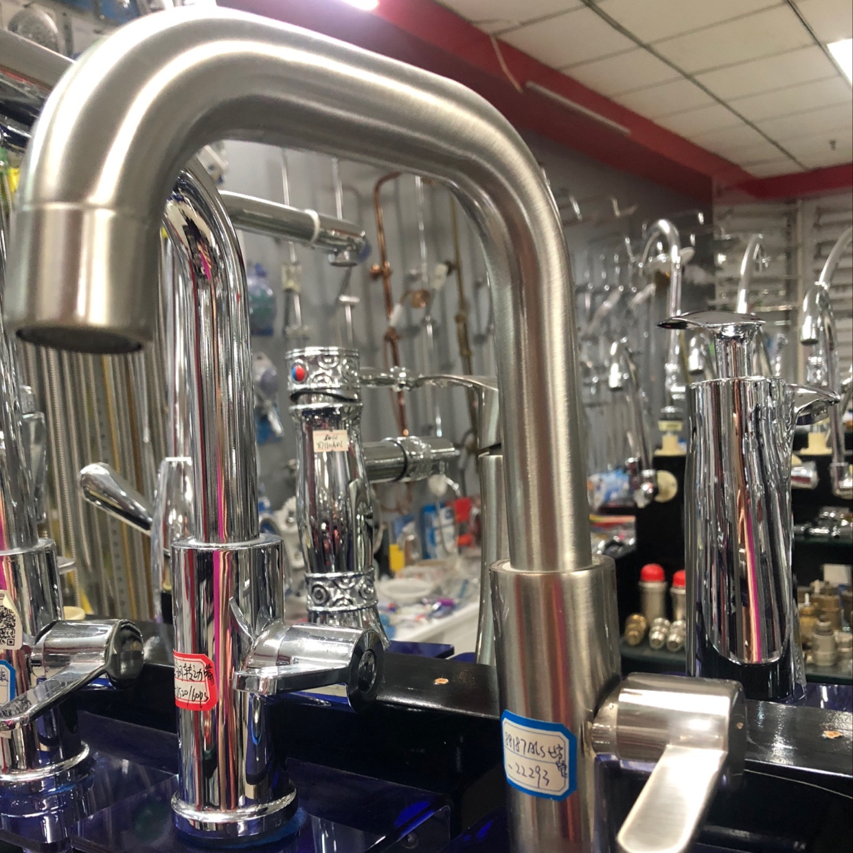 Copper multi-functional hot and cold mixed water faucet, zinc kitchen sink faucet