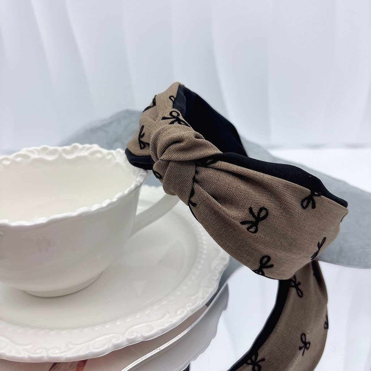 Hairband for women, little Chanel, butterfly, wide-edge fabric knot headband, high J sense, stylish and fashionable, high top hairpin and hair accessory detail image 5