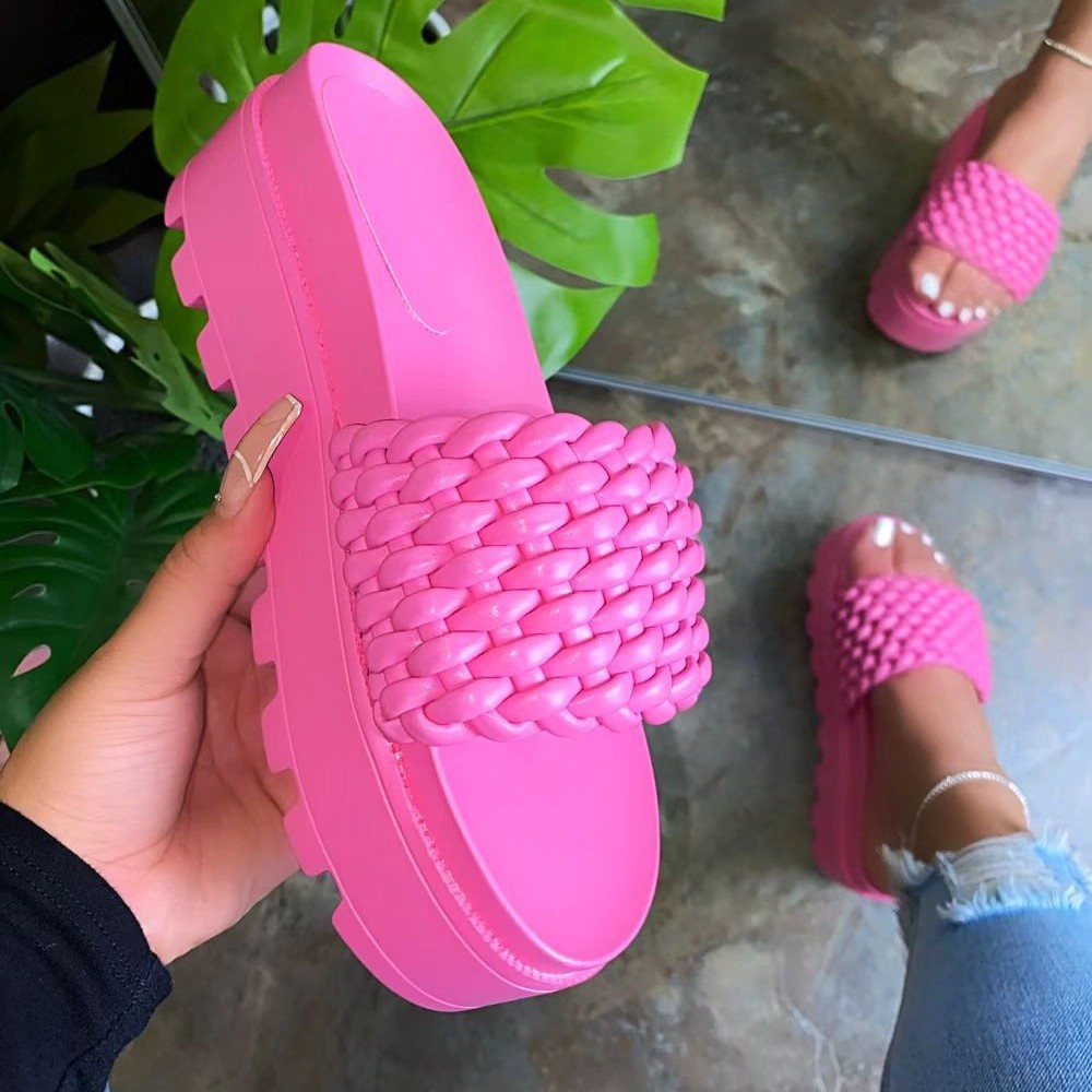 The 2021 new wish large-sized women's shoes for foreign trade have a thick sole with a cake upper and a height-increasing one-step flip-flop for women full figure