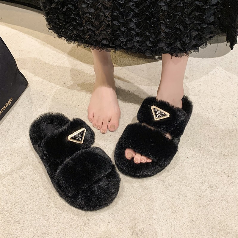 New fashionable, comfortable and warm thick-soled woolen slippers for women in the autumn and winter of 2025 details Picture