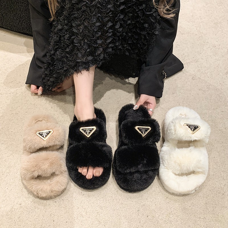 New fashionable, comfortable and warm thick-soled woolen slippers for women in the autumn and winter of 2025 Application Scenario
