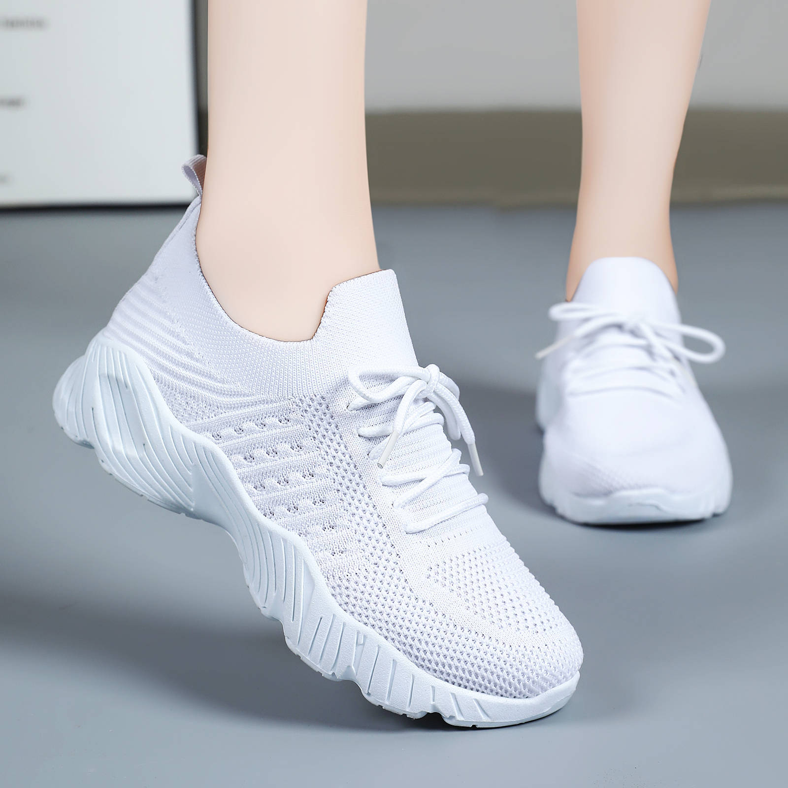 The new temu sports single shoes from Spring and Autumn are versatile. They are casual and soft-soled, not tiring for your feet. We offer shoe delivery services for moms Application Scenario