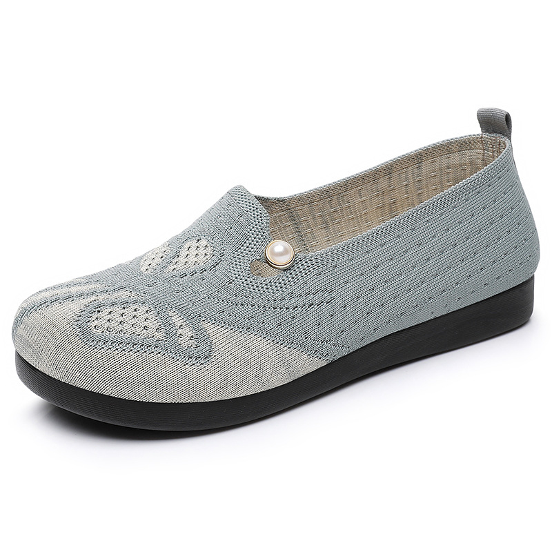 This is a versatile women's shoe. It's a casual and versatile women's shoe. You can wear an old Beijing cloth shoe. It's breathable and doesn't smell. The soft sole is comfortable and made of fabric Item Picture