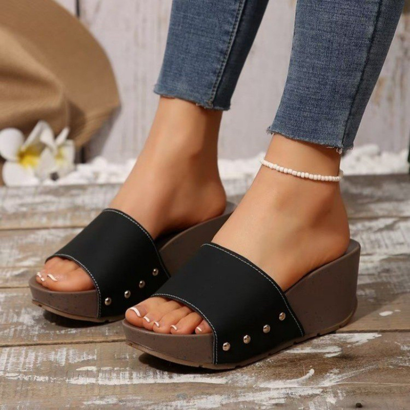 New large-sized thick-soled waterproof platform rivet sandals for women's outerwear with a one-piece strap for cross-border trade full figure