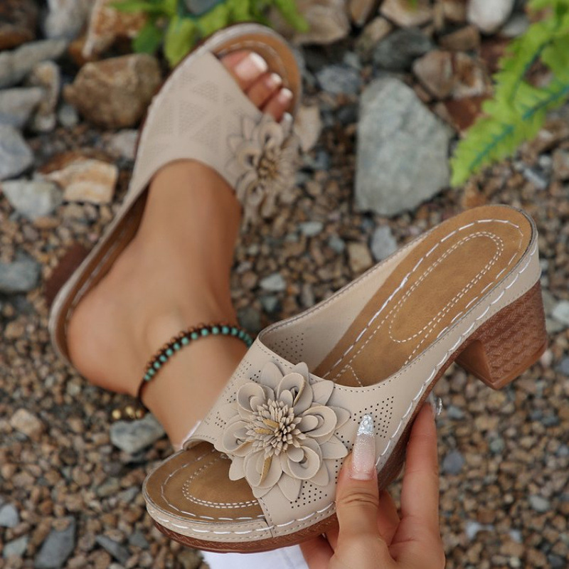New style of large-sized women's shoes for export in spring/Summer 2025, cross-border wedge heels with exposed toes, outerwear slippers for women, European and American flip-flops full figure