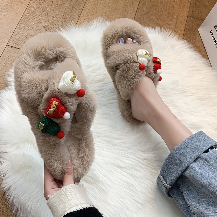 In 2025, the new best-selling comfortable and versatile applied-style slippers, women's Christmas hats, fairy style home outerwear, and fluffy slippers Application Scenario