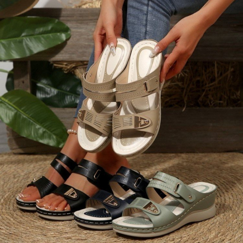 Wholesale of new Spring/Summer 2025 fashionable and casual women's sandals with wedge heels and beach wear full figure