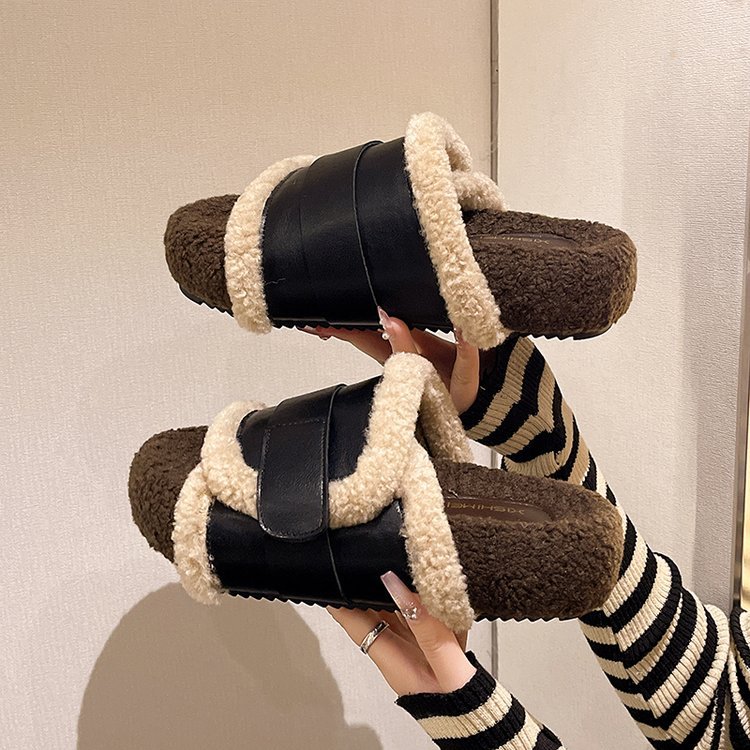 For the autumn and winter of 2025, there are some niche lambskin shoes with a high-end feel. They are thick-soled and worn outside, featuring retro belt-buckle cotton slippers for women Application Scenario
