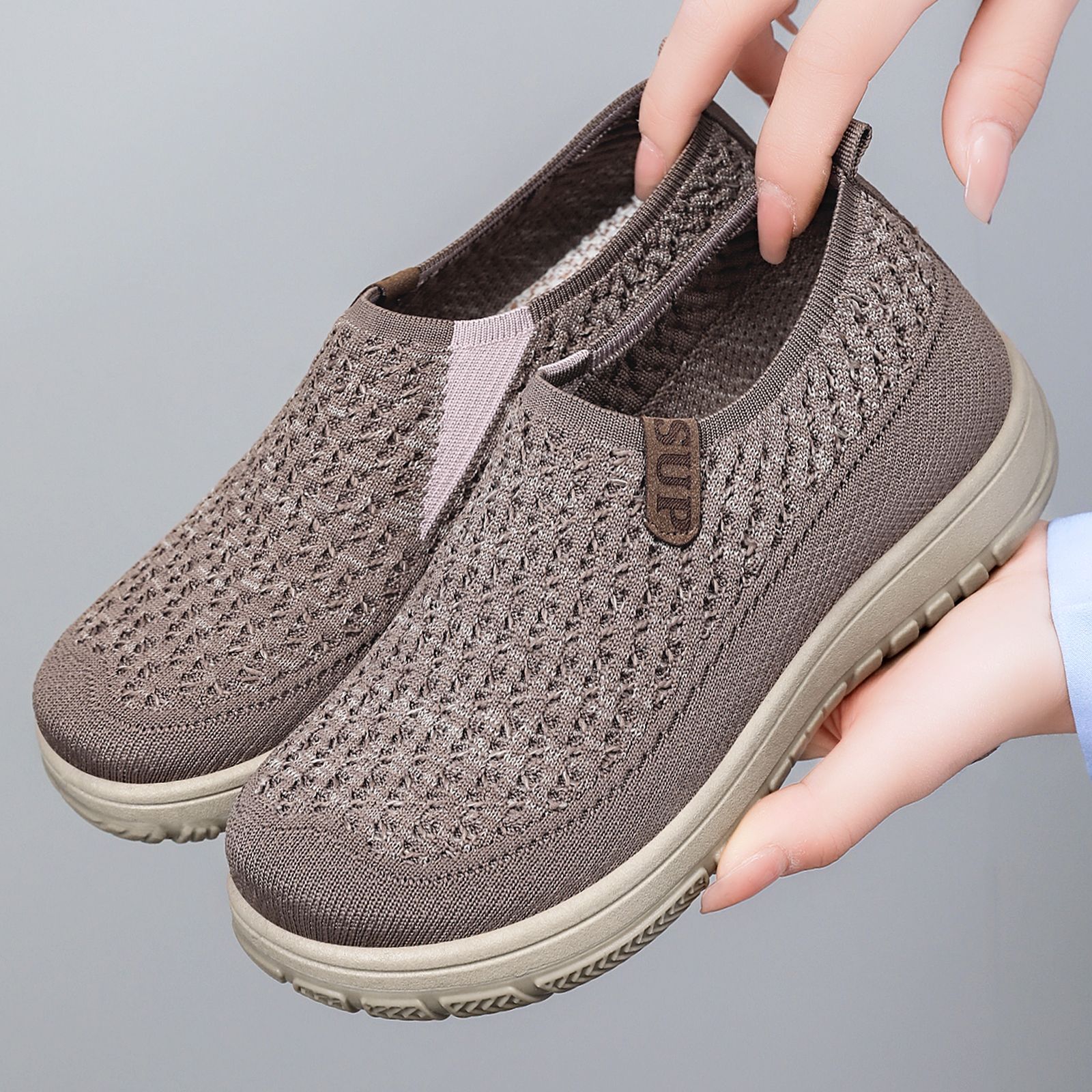 Wholesale of new autumn cross-border women's shoes, old Beijing cloth shoes, soft-soled, lightweight mom shoes, thick-soled casual shoes details Picture