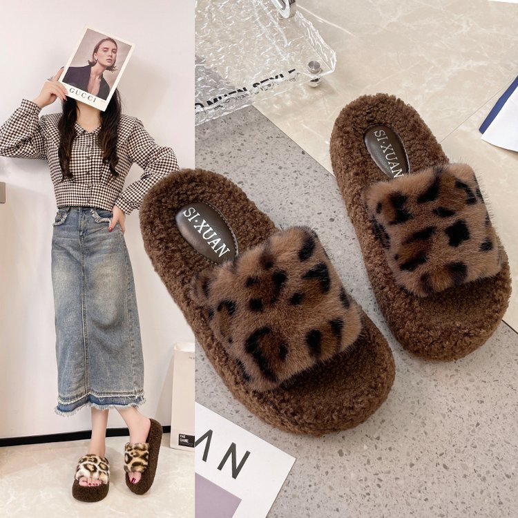 The 2025 autumn/winter new style of woolen slippers, Korean one-line cotton slippers, thick-soled women's woolen slippers with added fleece for warmth full figure