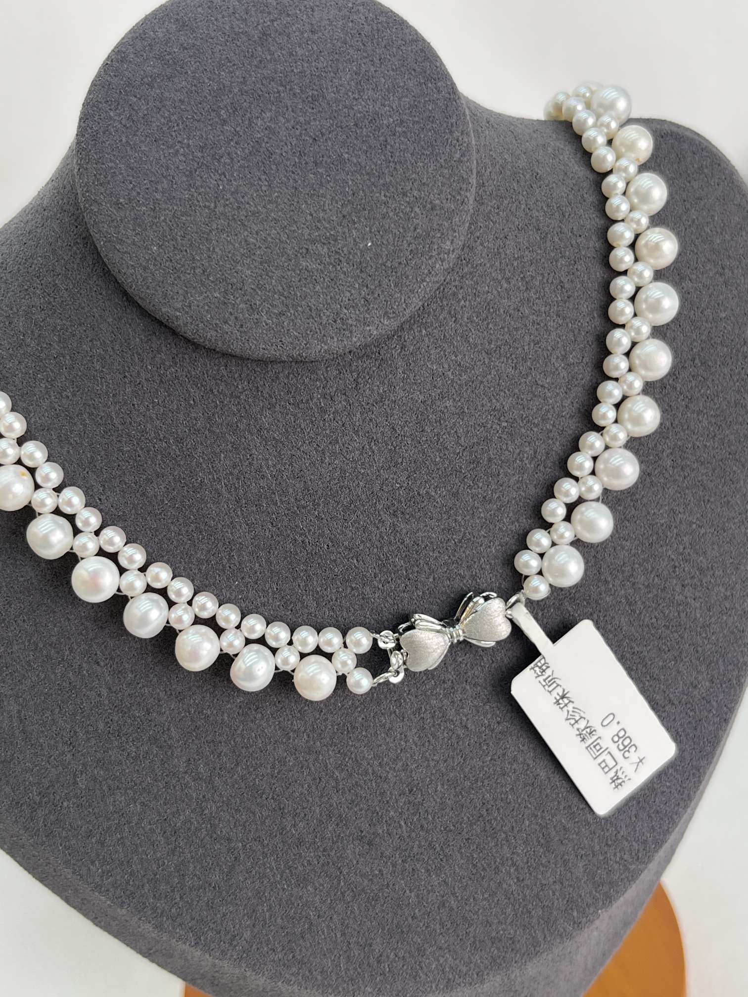 Natural pearl necklace in princess style, hand-woven, three-layer layering, versatile, fashionable, high-gloss round beads Application Scenario