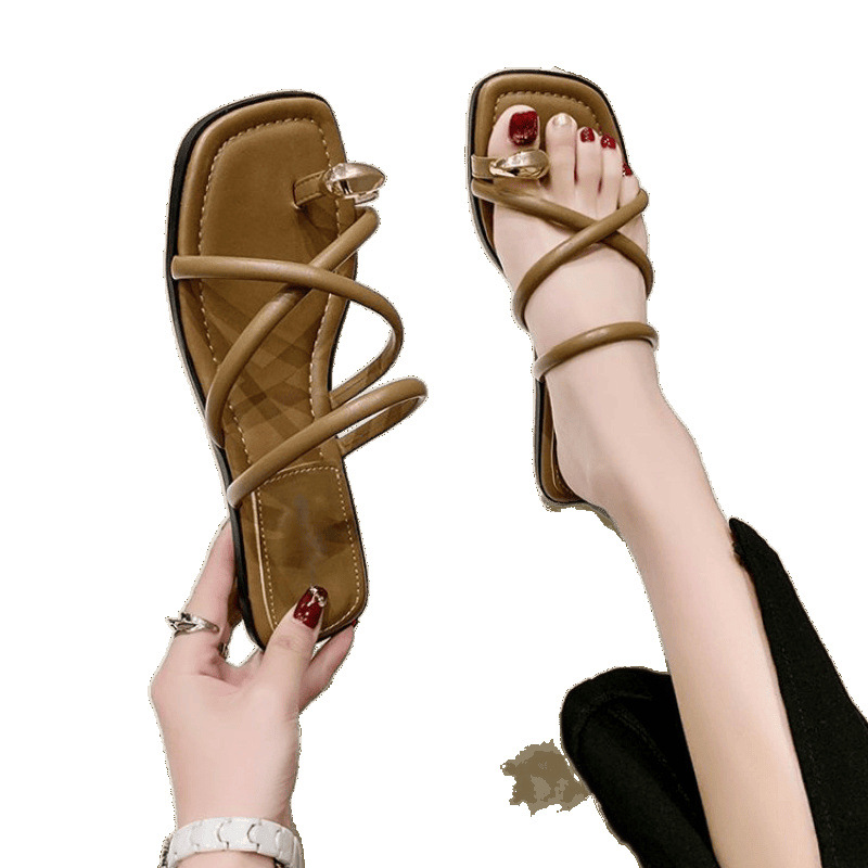 Wholesale of new summer fashion and versatile thick-soled cross-belt low-heeled beach flip-flops for women to wear abroad Item Picture