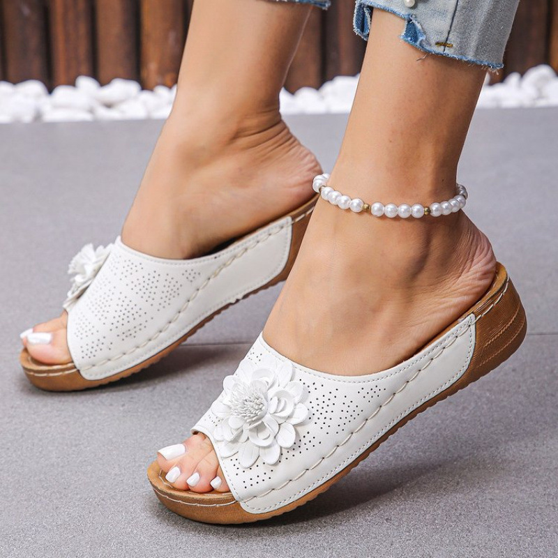 New TUME oversized women's shoes for export in Spring/Summer 2025, featuring cross-border wedge heels with exposed toes and outerwear slippers for women in European and American style details Picture