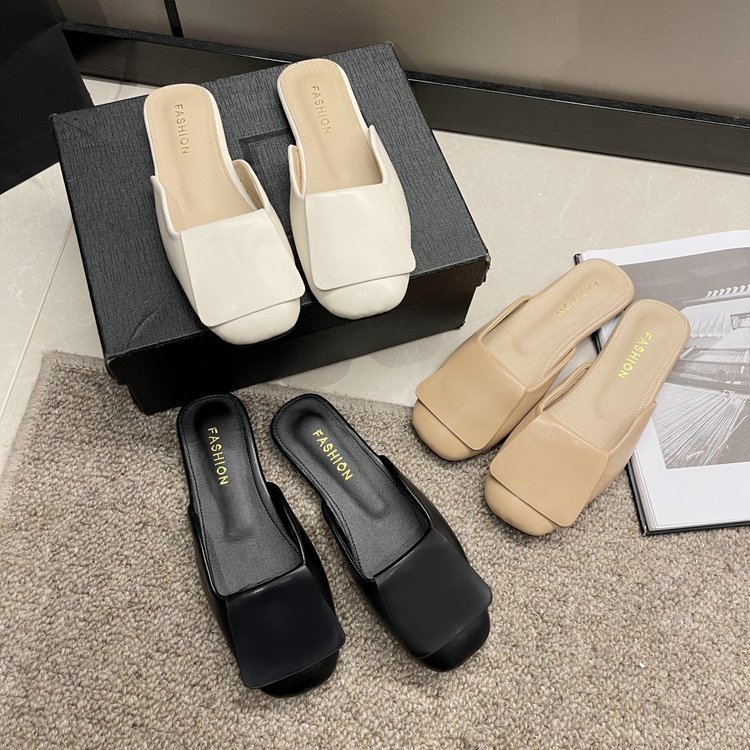 New Spring/Summer 2025 women's flat-bottomed flip-flops, Korean-style stylish and casual women's flip-flops, square-toed women's flip-flops Application Scenario