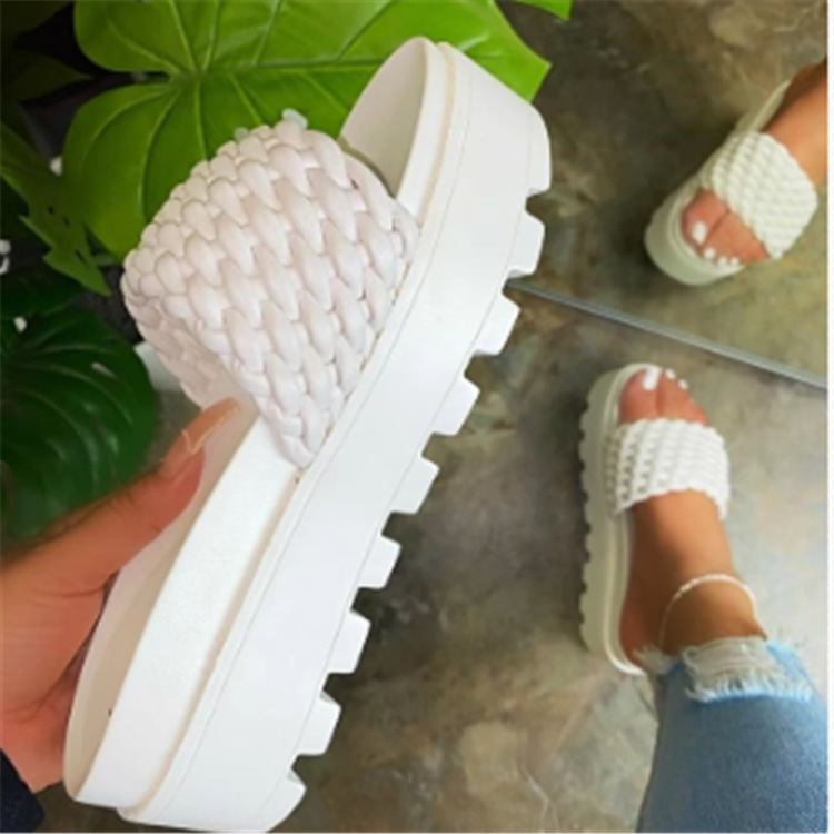 The 2021 new wish large-sized women's shoes for foreign trade have a thick sole with a cake upper and a height-increasing one-step flip-flop for women details Picture
