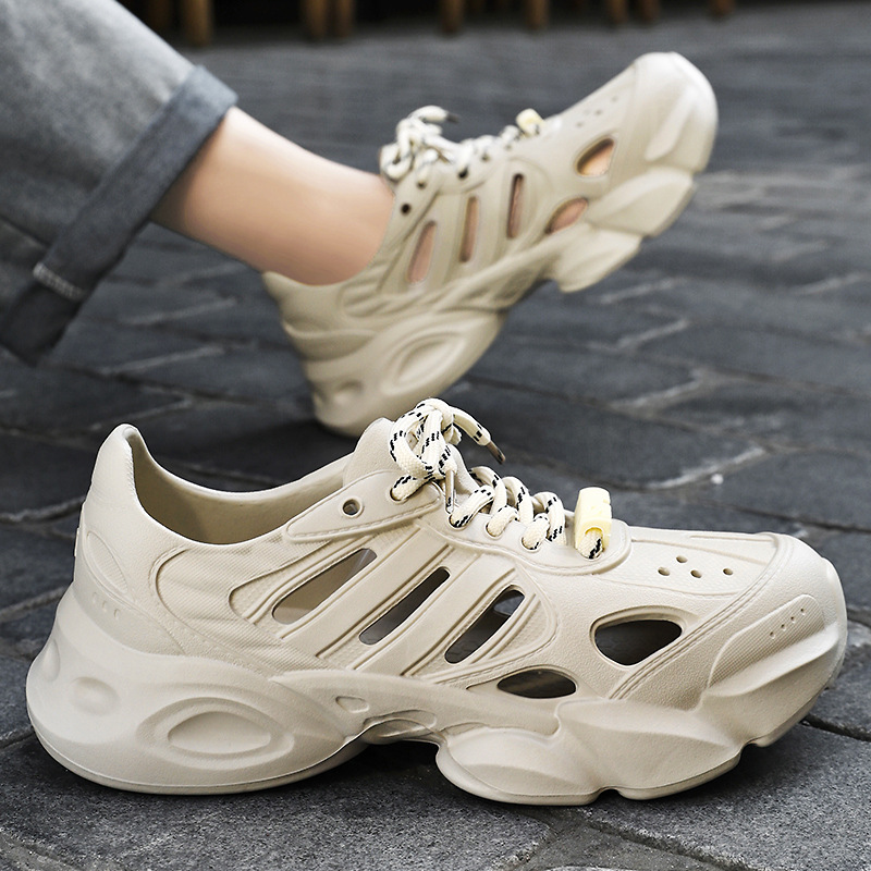 Men's fashionable and versatile casual shoes, perforated and breathable single shoes, new summer men's sandals, no smelly feet, crocs full figure