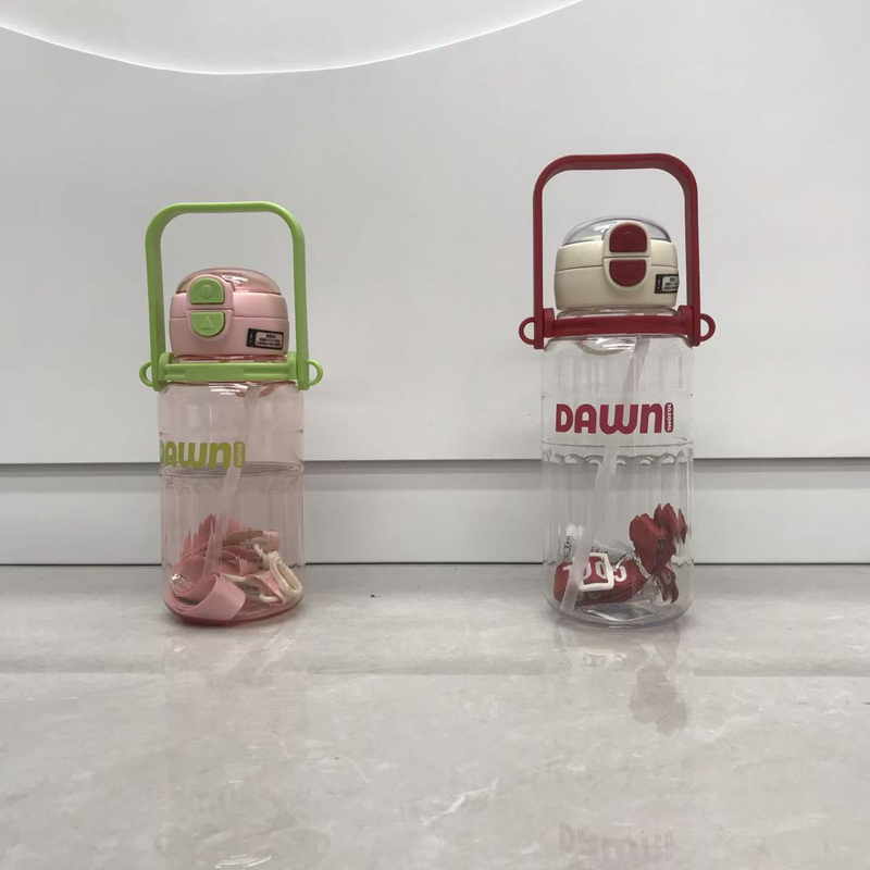 「DAWNI创意机器人造型大容量水杯 带背带便携吸管杯 男女学生夏季潮流防漏水壶」详情4