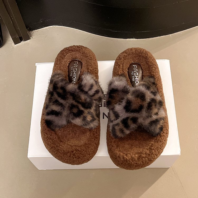 Cross-border large-sized leopard print cross one-line woolen slippers autumn and winter new thick-soled open-toe warm plush cotton slippers for women Application Scenario