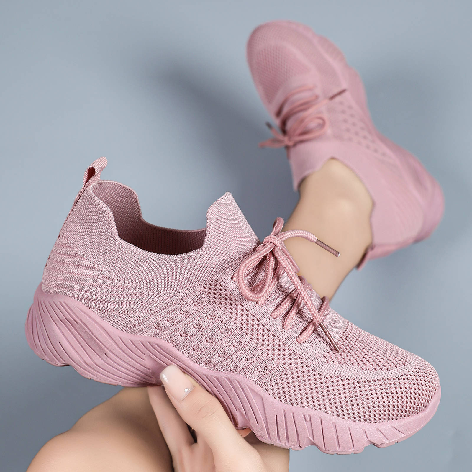 The new temu sports single shoes from Spring and Autumn are versatile. They are casual and soft-soled, not tiring for your feet. We offer shoe delivery services for moms full figure