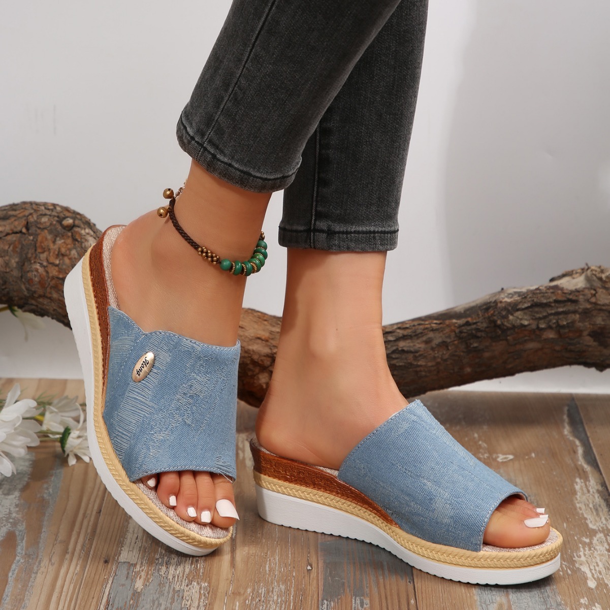 New Spring/Summer 2024 style wedge heel slippers for women, thick-soled mid-heel beach fish-mouth one-shoulder flip-flops for women, exported from Europe and America Application Scenario