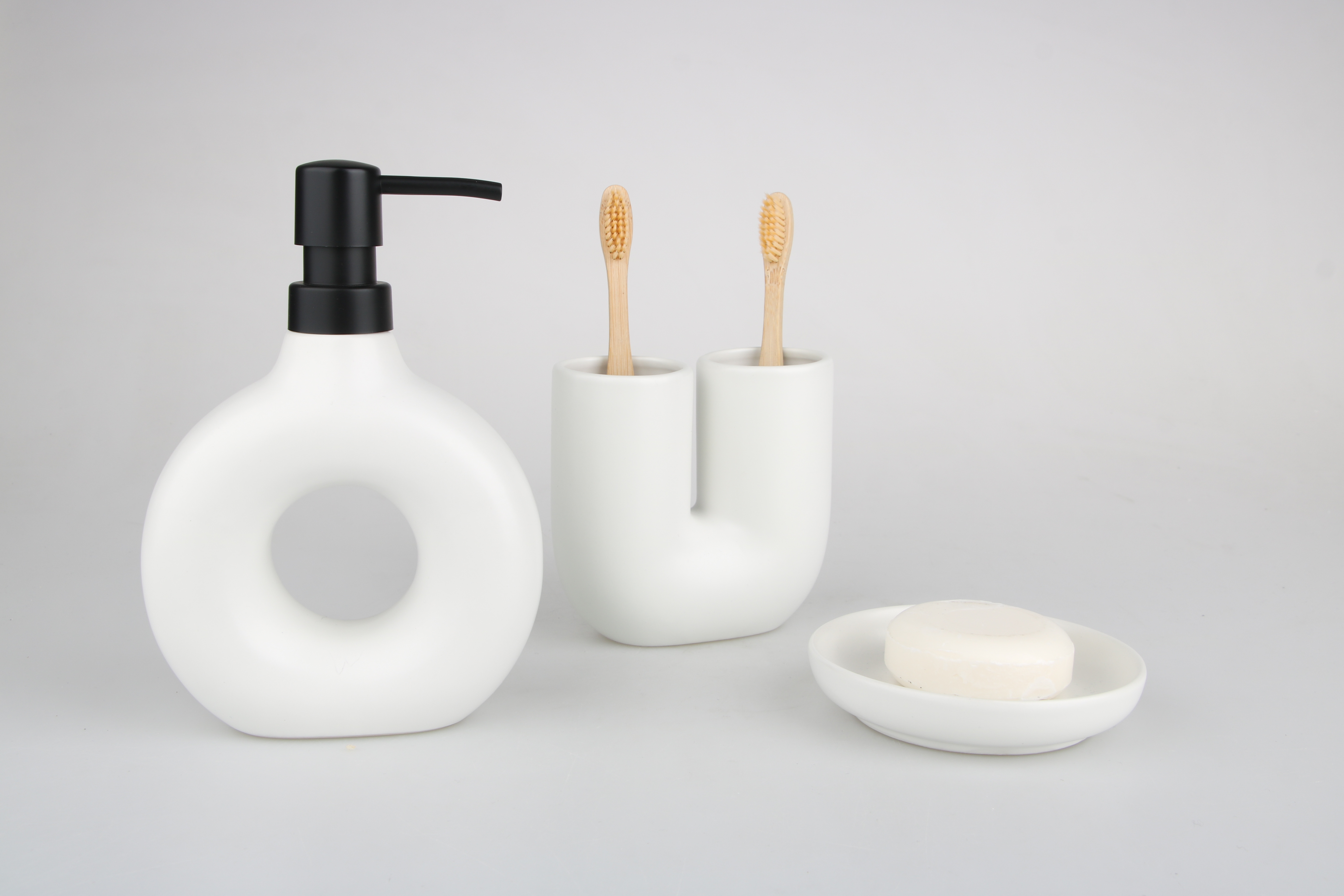 高端卫浴套件洗手液瓶酒店用品洗漱套装简约实用多功能家庭陶瓷材质卫生间套件圆形三件套