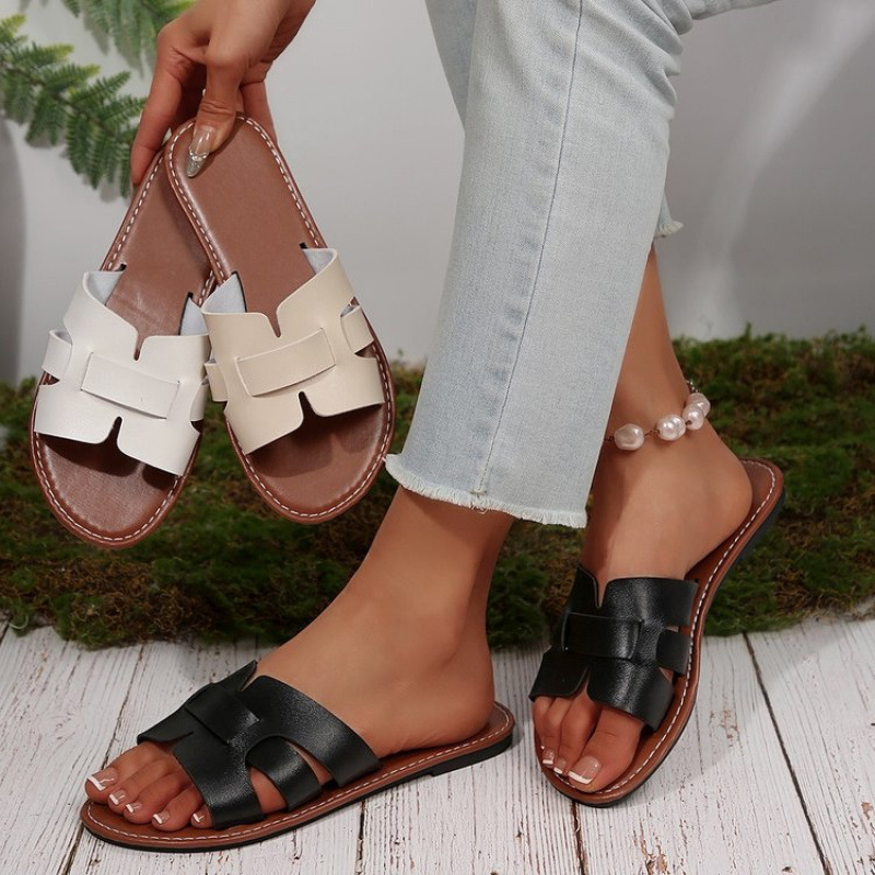Summer 2025 new style of large-sized flat women's slippers for foreign trade, round toe leather patchwork solid color slippers, beach flip-flops for women full figure