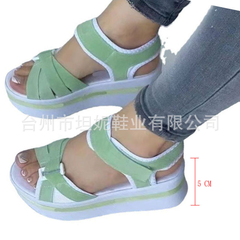 2024 New export European and American large-sized thick-soled sandals for women, cross-border supply, flat Velcro women's beach sandals Item Picture