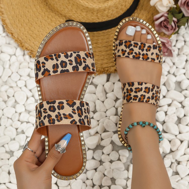 2023 New wish Summer European and American leopard print cool slippers for women's export, large size, one-line flat beach slippers full figure
