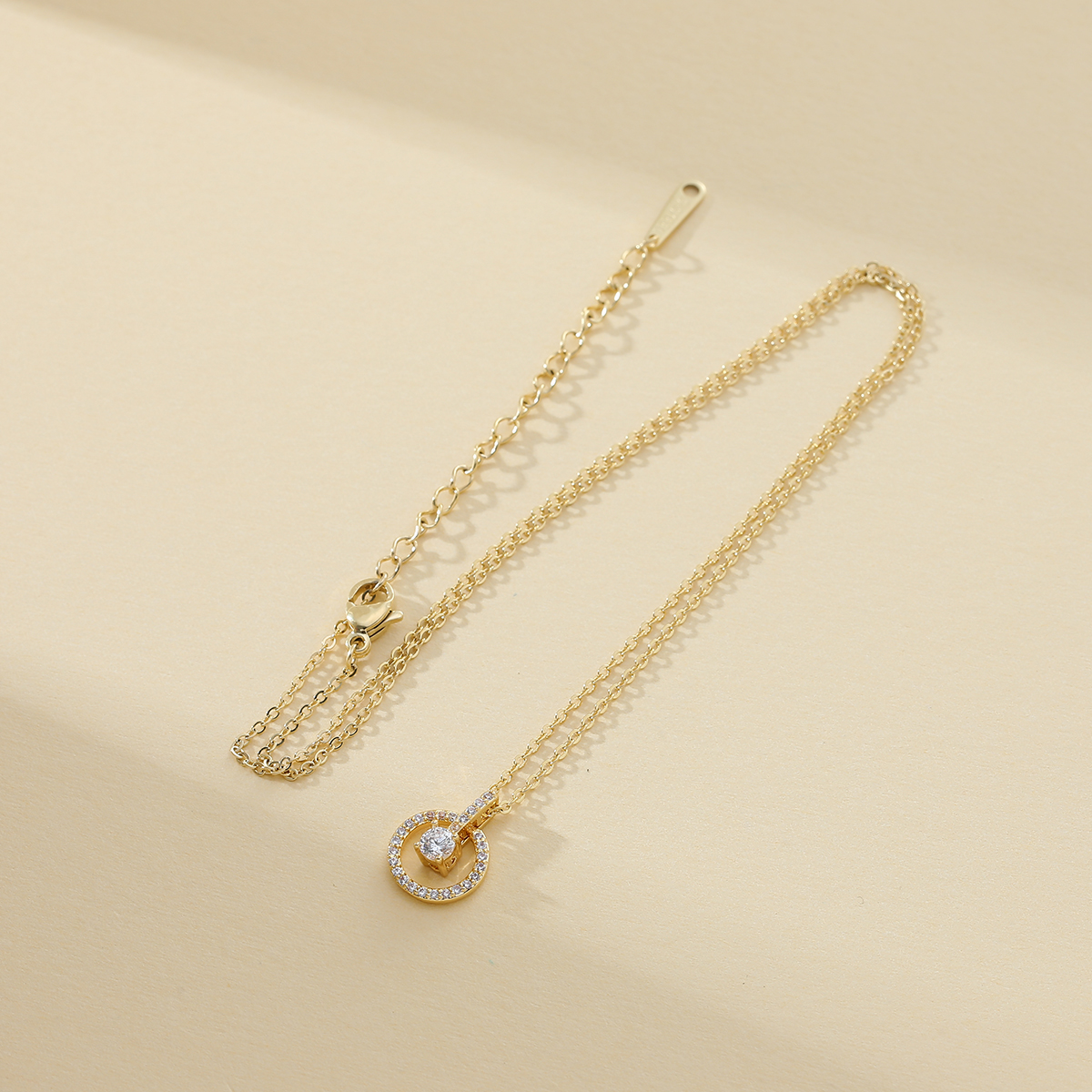 Xuhui brand premium copper-plated real gold and zircon inlaid high-quality, fashionable and versatile round necklace pendant details Picture