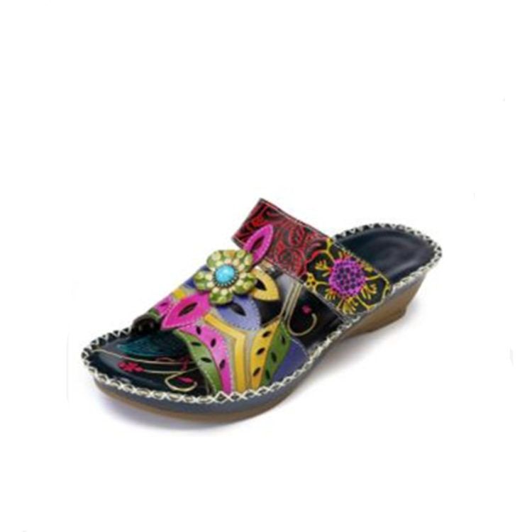New ethnic style flip-flops for women in cross-border foreign trade, summer color-blocked wedge heel totem 43 large size flip-flops for women Application Scenario
