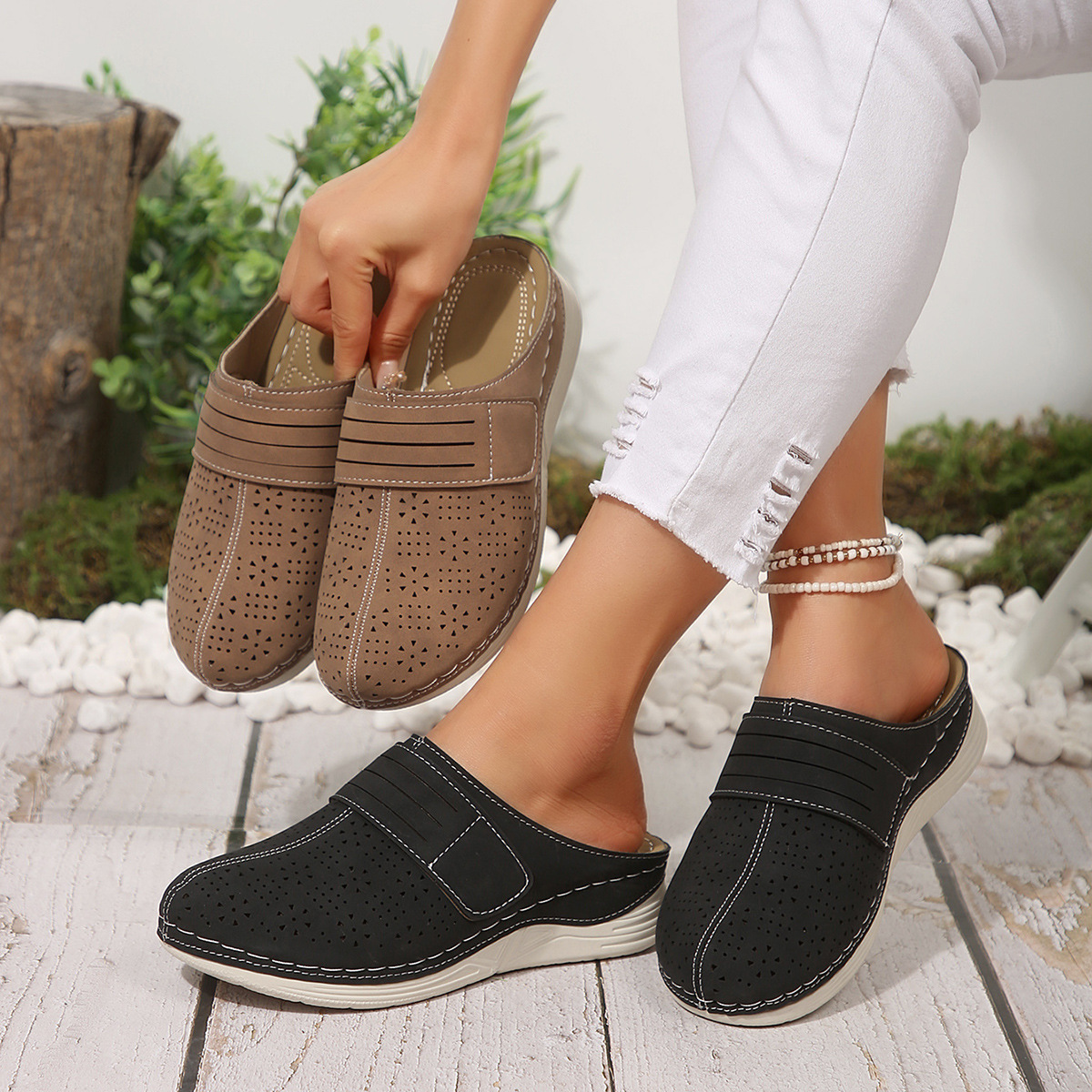 2025 New cross-border trade plus-size women's clogs, hollowed-out breathable mules, casual retro sandals full figure