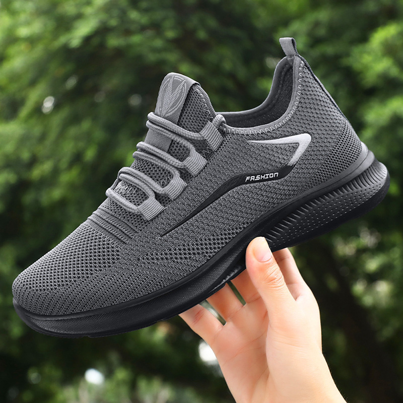 Direct sales, consignment and wholesale of men's breathable and casual sports shoes for export in autumn. Fiber-woven soft-soled shoes for men full figure