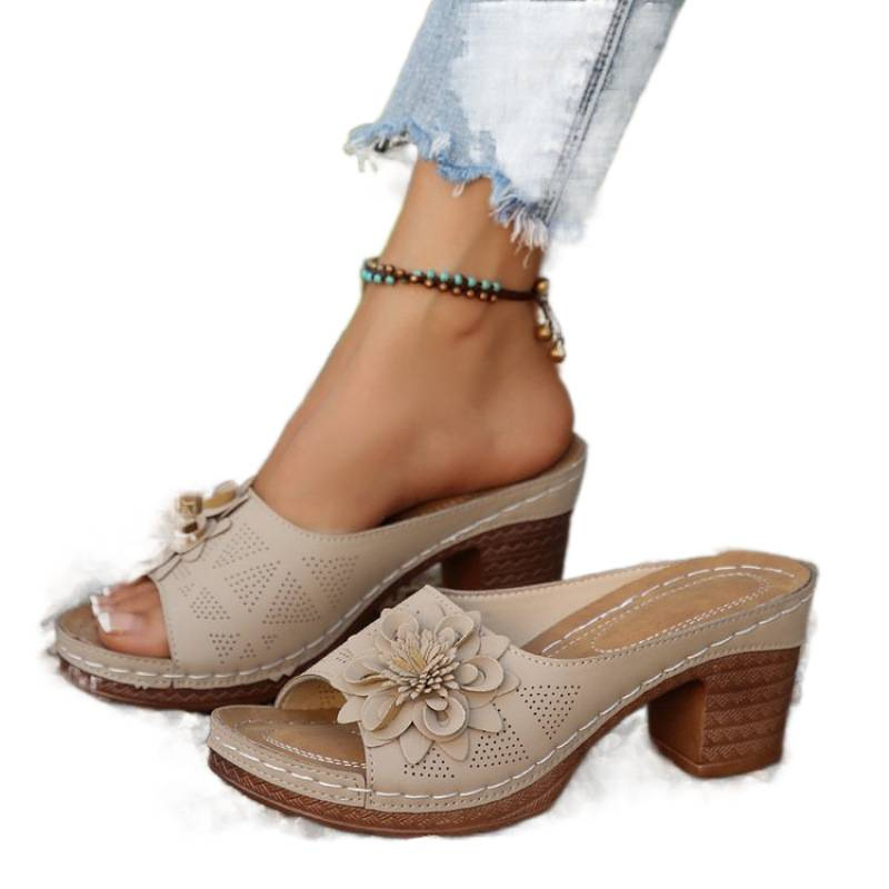 New style of large-sized women's shoes for export in spring/Summer 2025, cross-border wedge heels with exposed toes, outerwear slippers for women, European and American flip-flops Item Picture