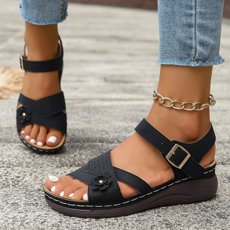 Cross-border trade large-sized flat casual sandals for women 25 new style wedge heel flower solid color lightweight fish-mouth Roman sandals Application Scenario