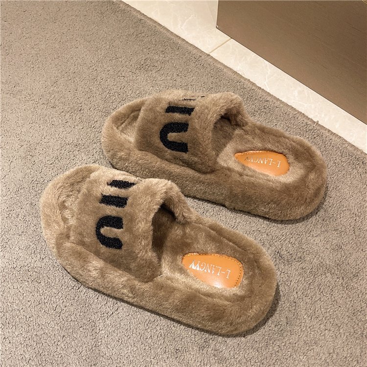 Keep it for yourself. It's thick and substantial! 5cm thick-soled cotton slippers for women to wear outside, making them look taller and slimmer. Winter warmth, one-line woolen slippers details Picture