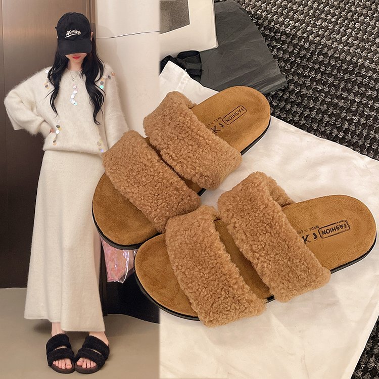 The new 2025 style of "Fluffy Slippers for Women" is versatile, fashionable, flat and casual. It can be worn outside and is suitable for lazy women details Picture