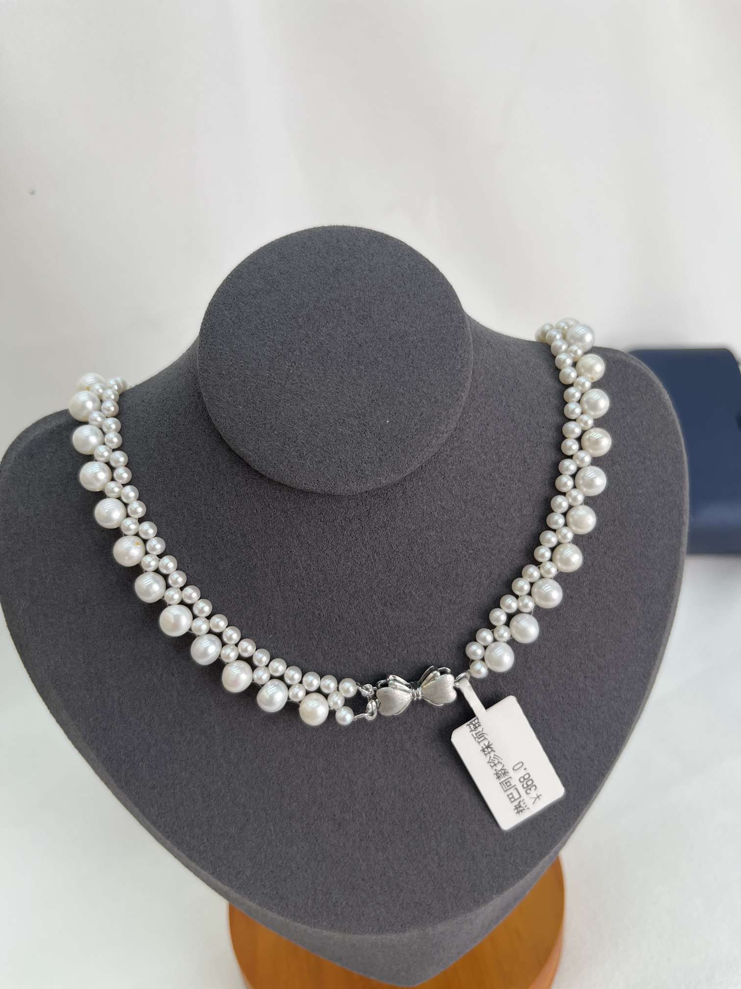 Natural pearl necklace in princess style, hand-woven, three-layer layering, versatile, fashionable, high-gloss round beads details Picture