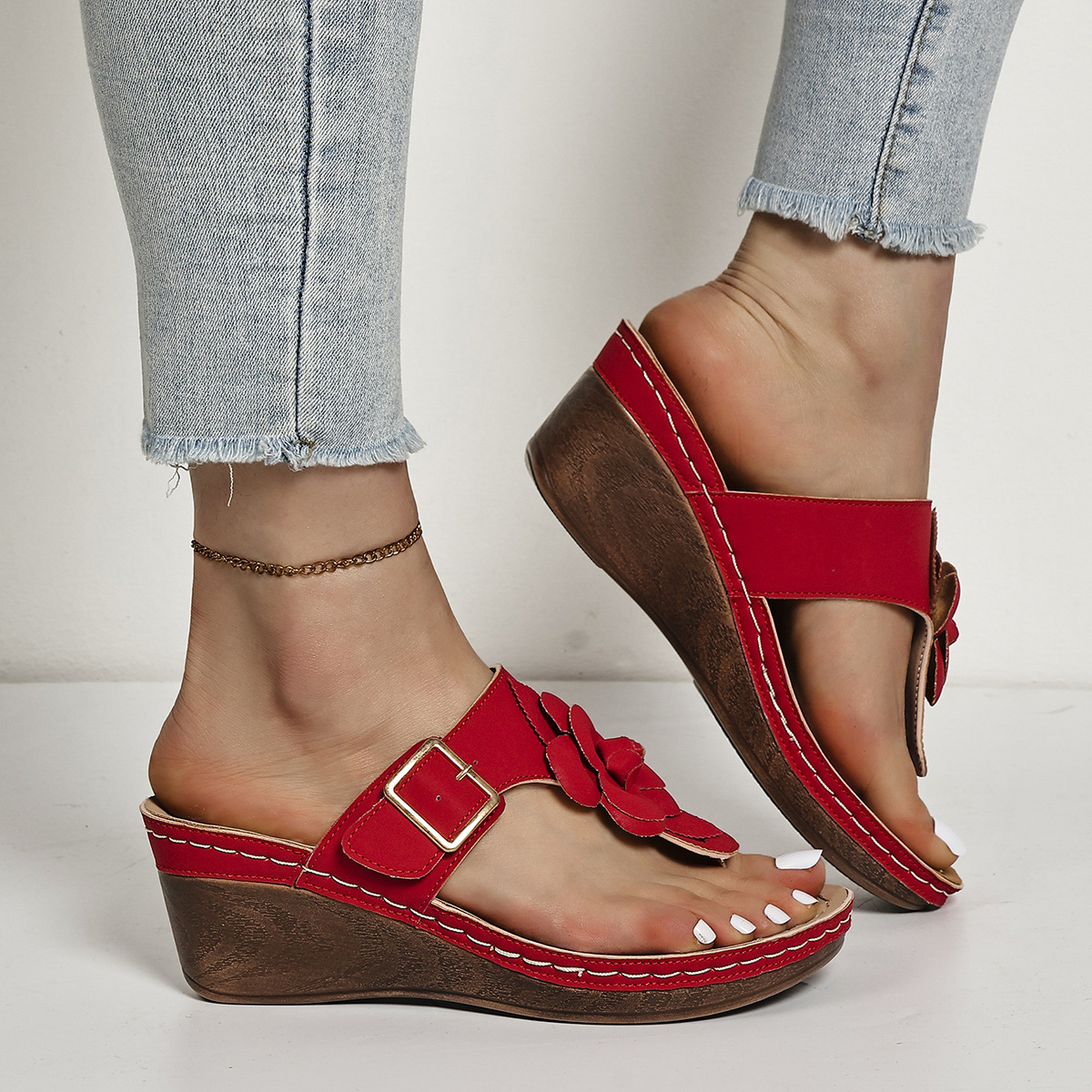 Cross-border large-sized flower-patterned wedge slippers for women, 2024 new style, belt buckle, casual solid color, retro herringbone slippers for women details Picture