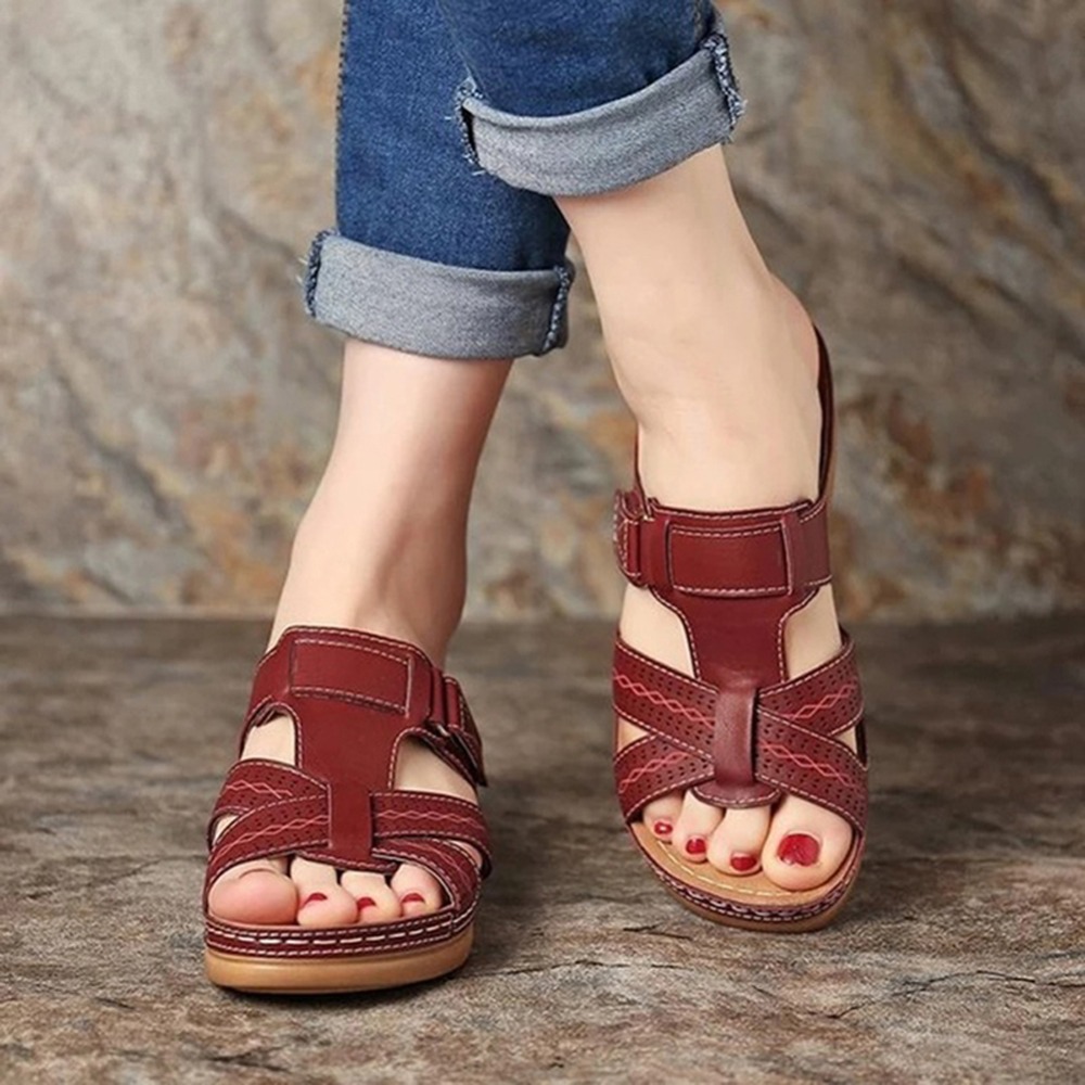 Amazon's oversized summer casual retro wedge heel thick-soled sewn leather one-line women's flip-flops Application Scenario