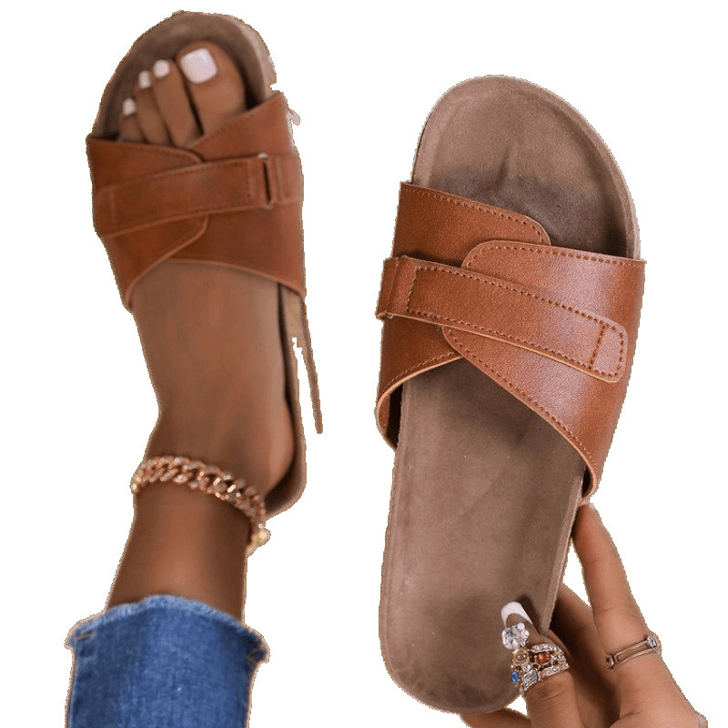 Flat casual slippers for women to wear outside, 2025 new autumn InS-style fashionable beach cross cool slippers for summer Item Picture