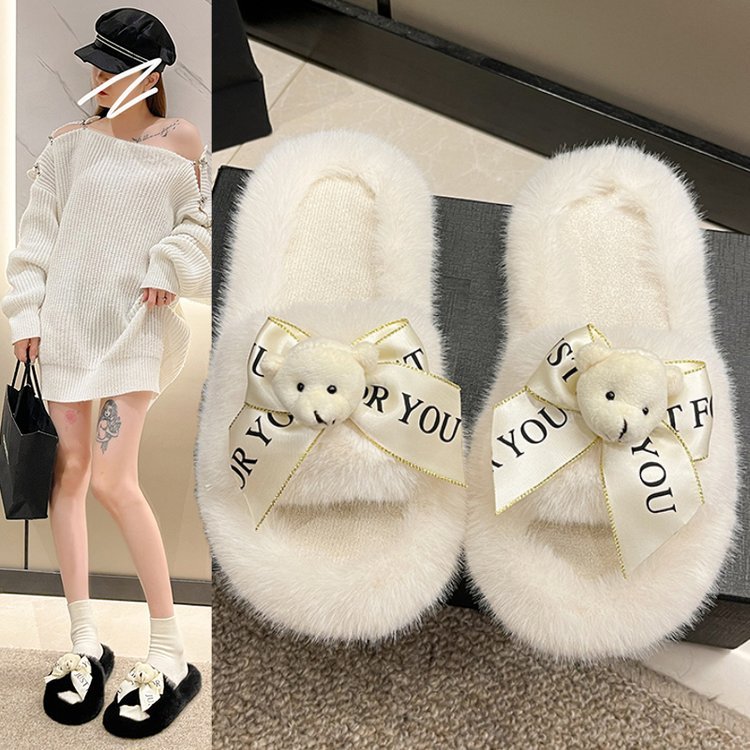 In 2025, this is a niche casual home wear with one-shoulder slippers. It's fashionable and girlish, with a flat bottom that goes well with a fairy-like style full figure