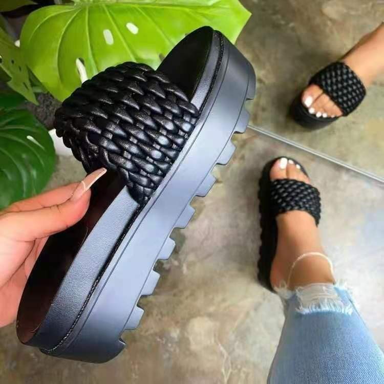 2021 Large-sized women's flat-bottomed thick-soled one-line women's flip-flops wish Amazon export women's flip-flops Application Scenario