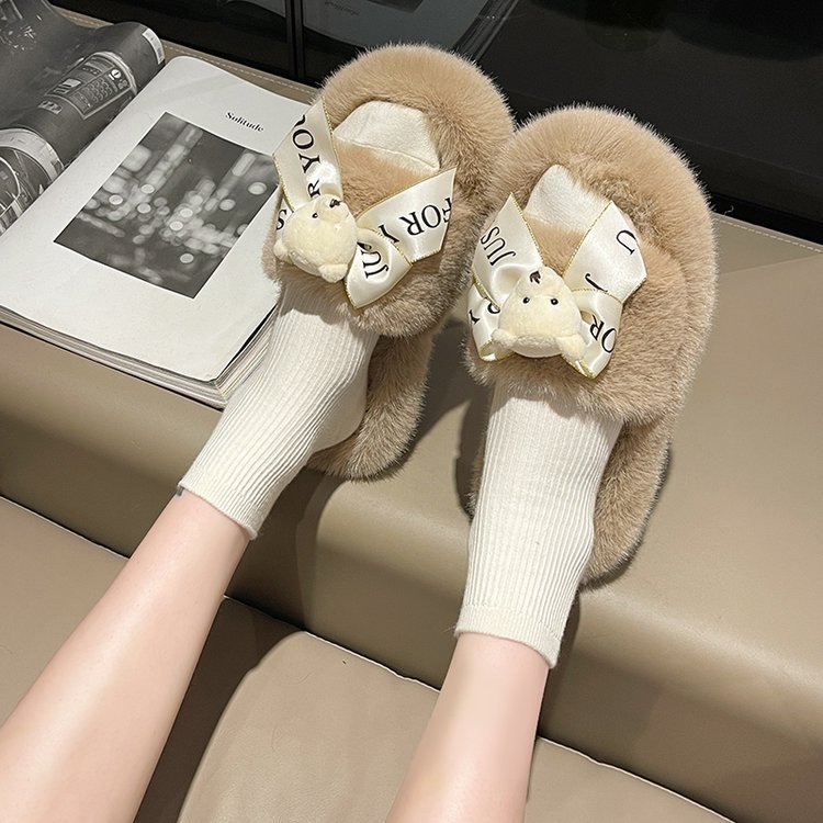 In 2025, this is a niche casual home wear with one-shoulder slippers. It's fashionable and girlish, with a flat bottom that goes well with a fairy-like style Application Scenario