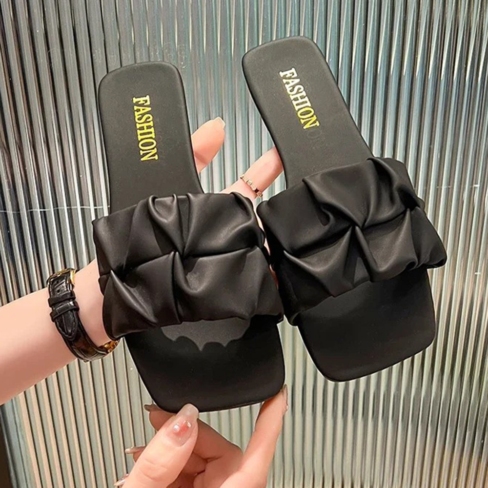 Cross-border 2025 New style pleated slippers for women's summer outerwear, flat and versatile, foreign trade beach cool slippers, women's one-shoulder slippers full figure
