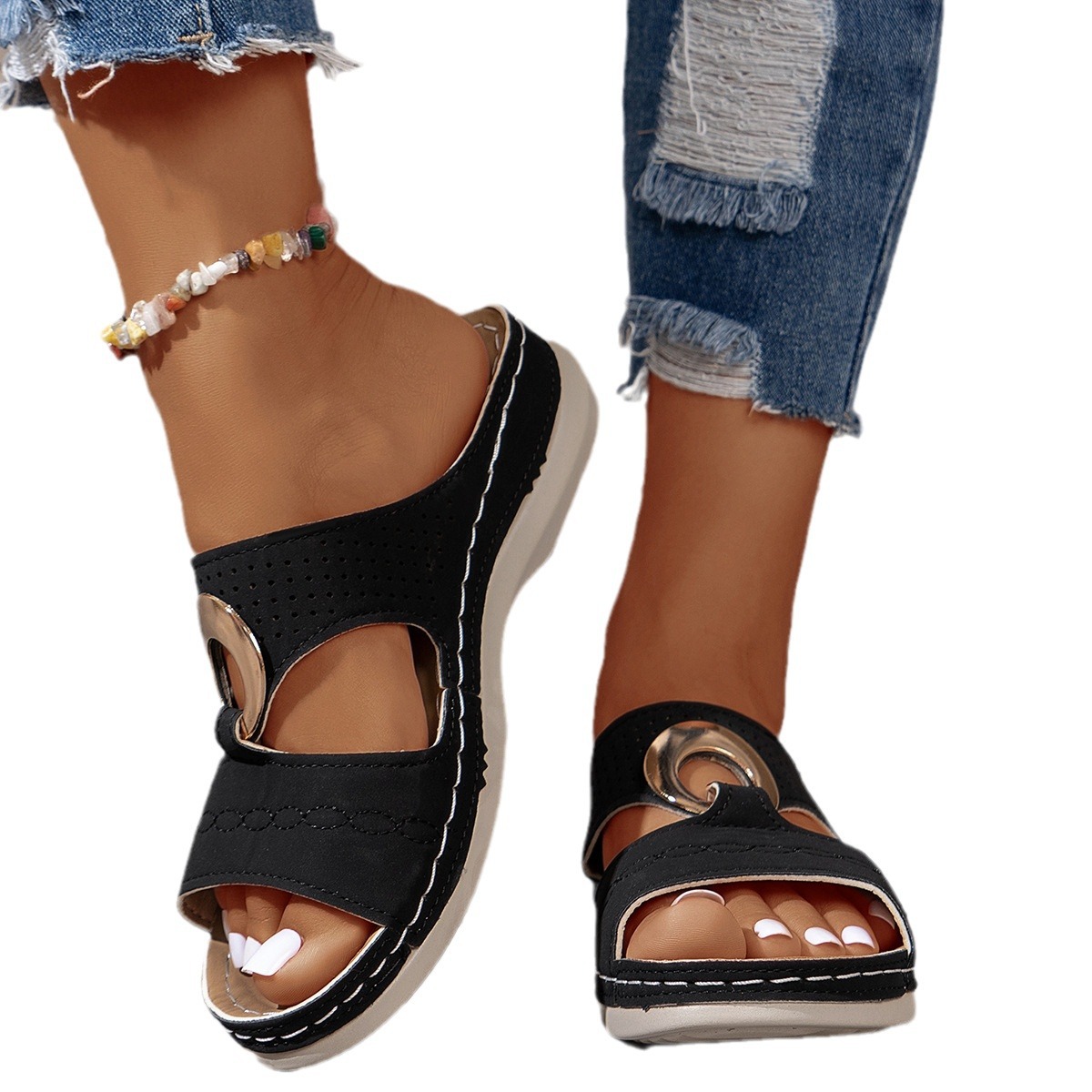 The new summer export style of 2024, large-sized sandals, independent station, fashionable metal buckle decorated, casual flip-flops and Roman shoes Item Picture