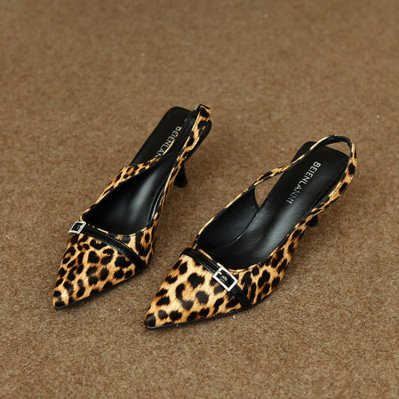 French pointed-toe patent leather flip-flops for women's summer 2024 new fairy style, retro and versatile, thin-heeled backheel shoes Application Scenario