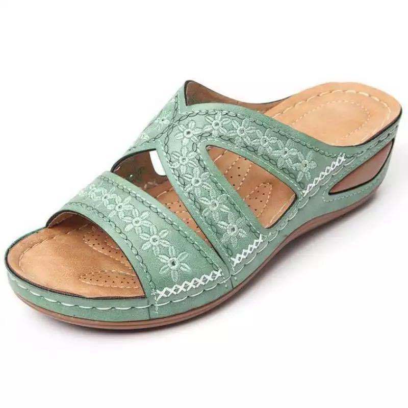 2021 new Amazon Europe site wedge heel thick-soled retro sandals for women, large-sized European and American export slippers for women Application Scenario