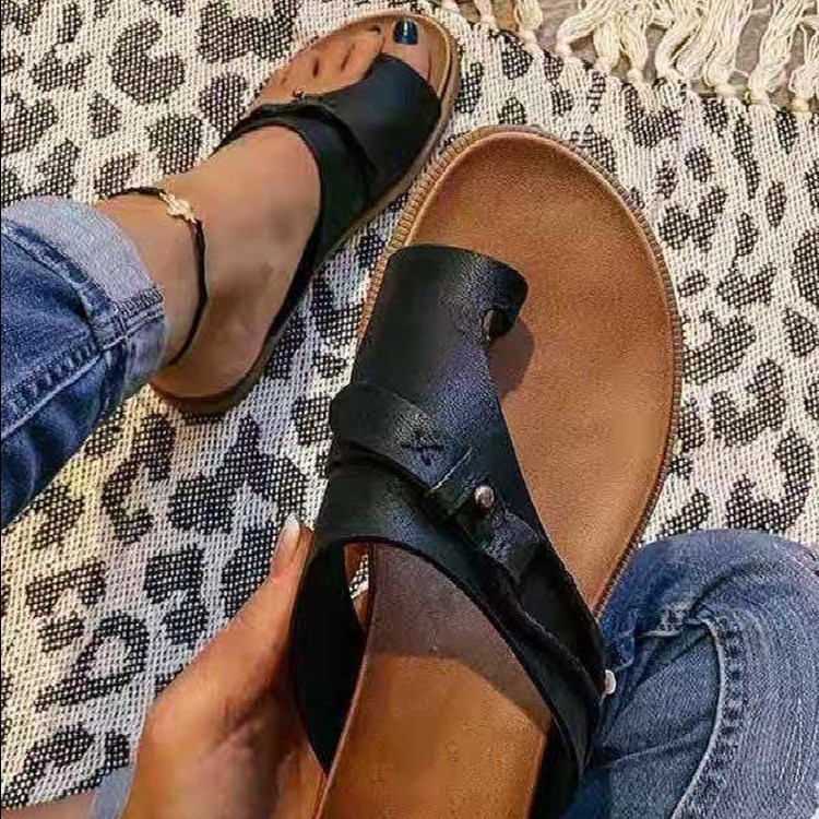 Independent station large size 2021 new thick-soled slippers, women's casual flat toe flip-flops, cross-border women's shoes in stock full figure
