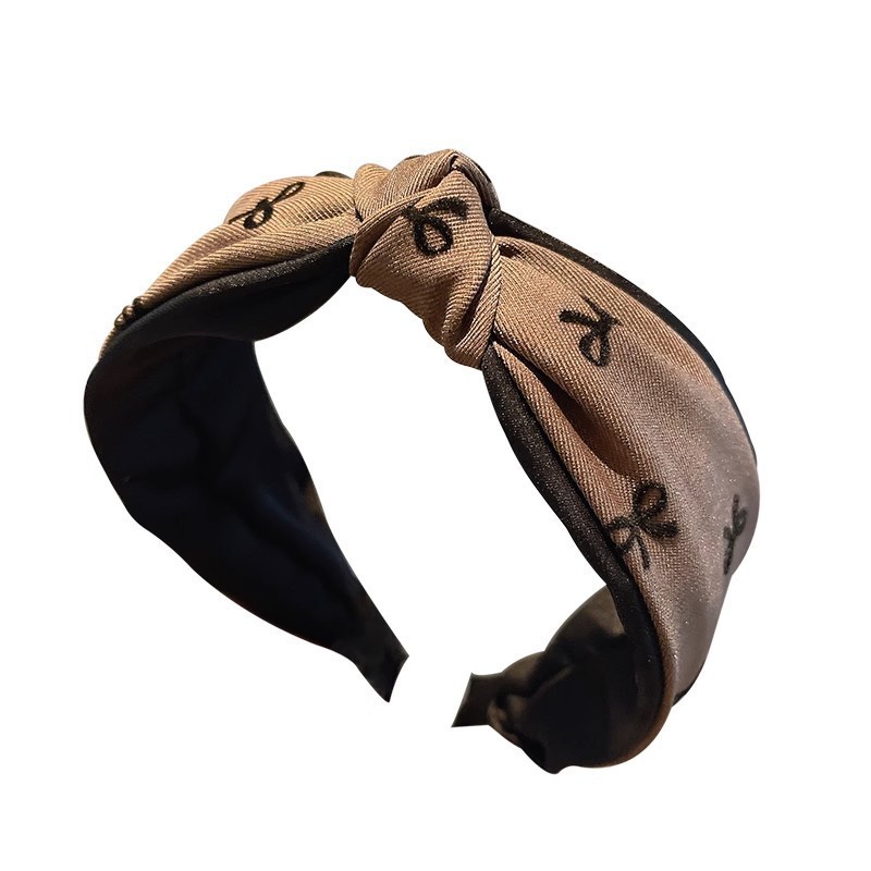 Hairband for women, little Chanel, butterfly, wide-edge fabric knot headband, high J sense, stylish and fashionable, high top hairpin and hair accessory Application Scenario
