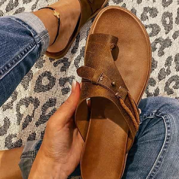 Independent station large size 2021 new thick-soled slippers, women's casual flat toe flip-flops, cross-border women's shoes in stock Application Scenario